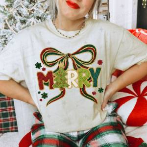 COQUETTE MERRY WITH A CHRISTMAS TREE - FAUX YARN - DTF TRANSFER