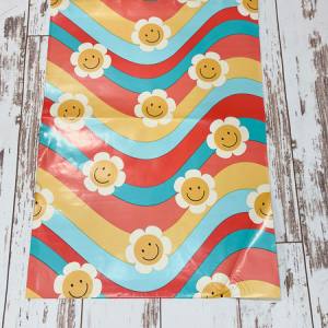 Wavy Retro Daisy 10x13